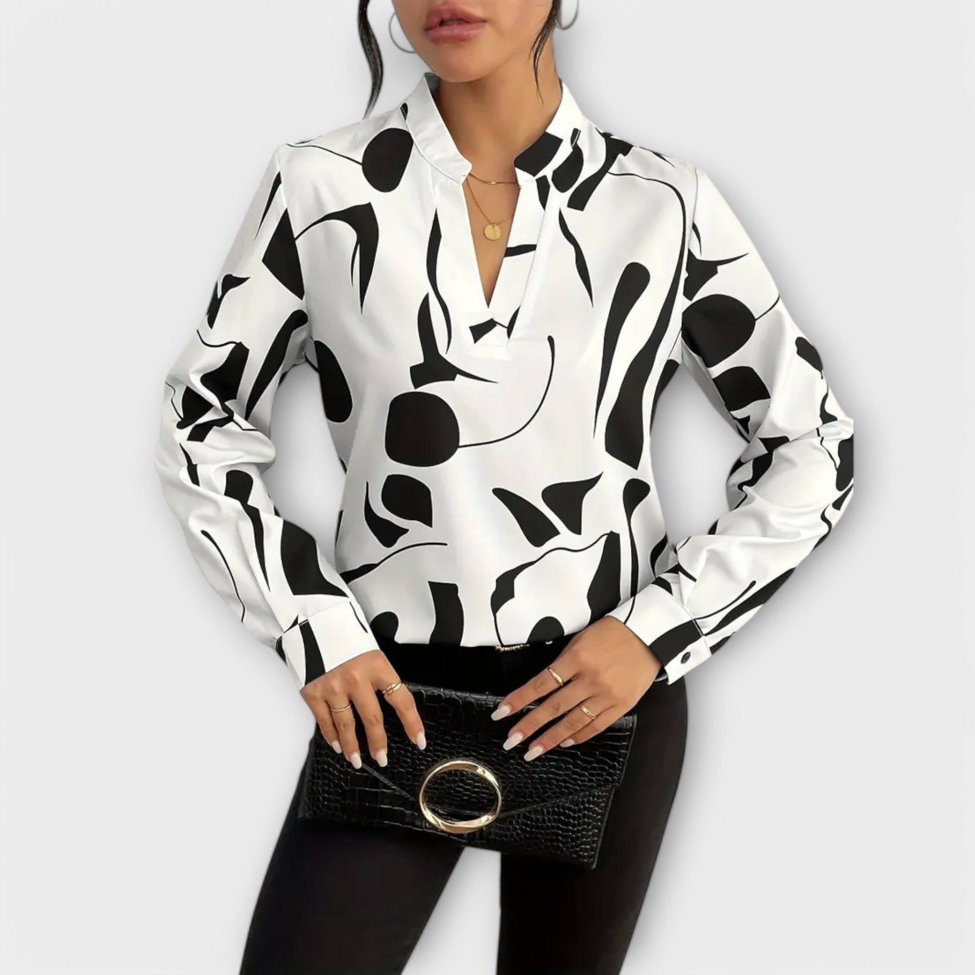 Blouse élégante à manches longues avec décolleté en V